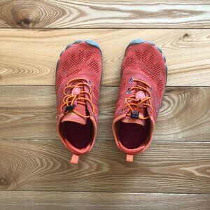 Saguaro barefoot sneakers size 36 (US 4)